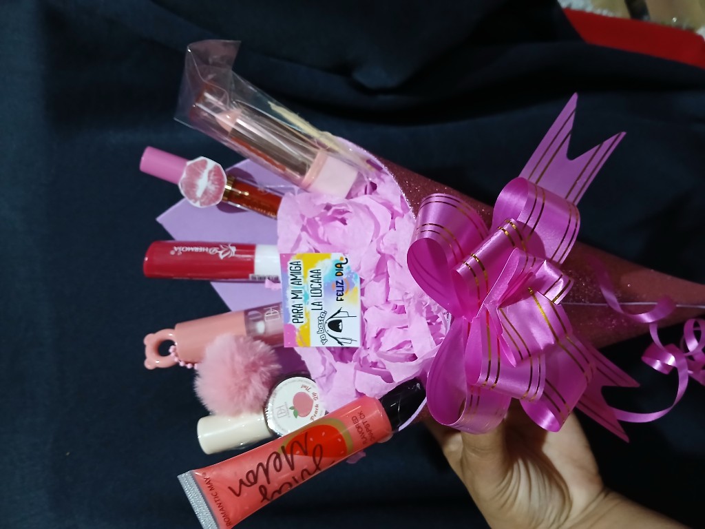 Arreglo de labiales rosados