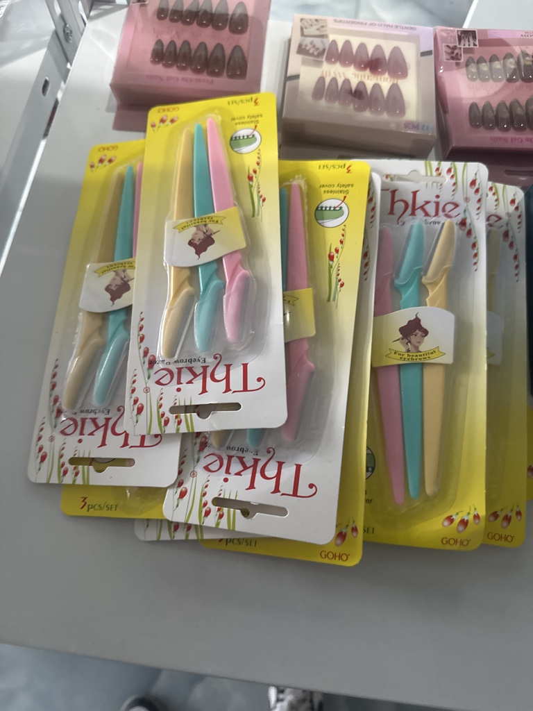 Navaja para cejas
