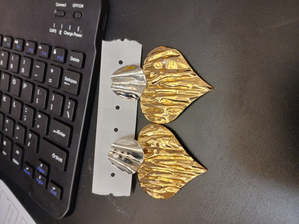 Aretes dorados y plateado corazon