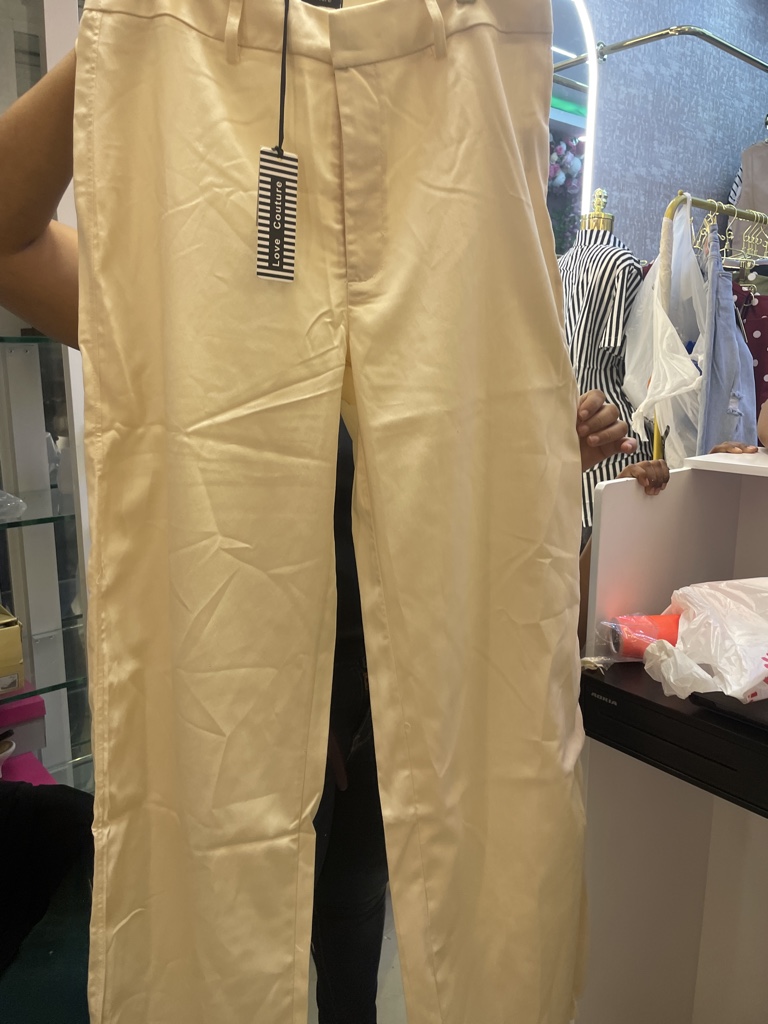 Pantalón de tela fina crema