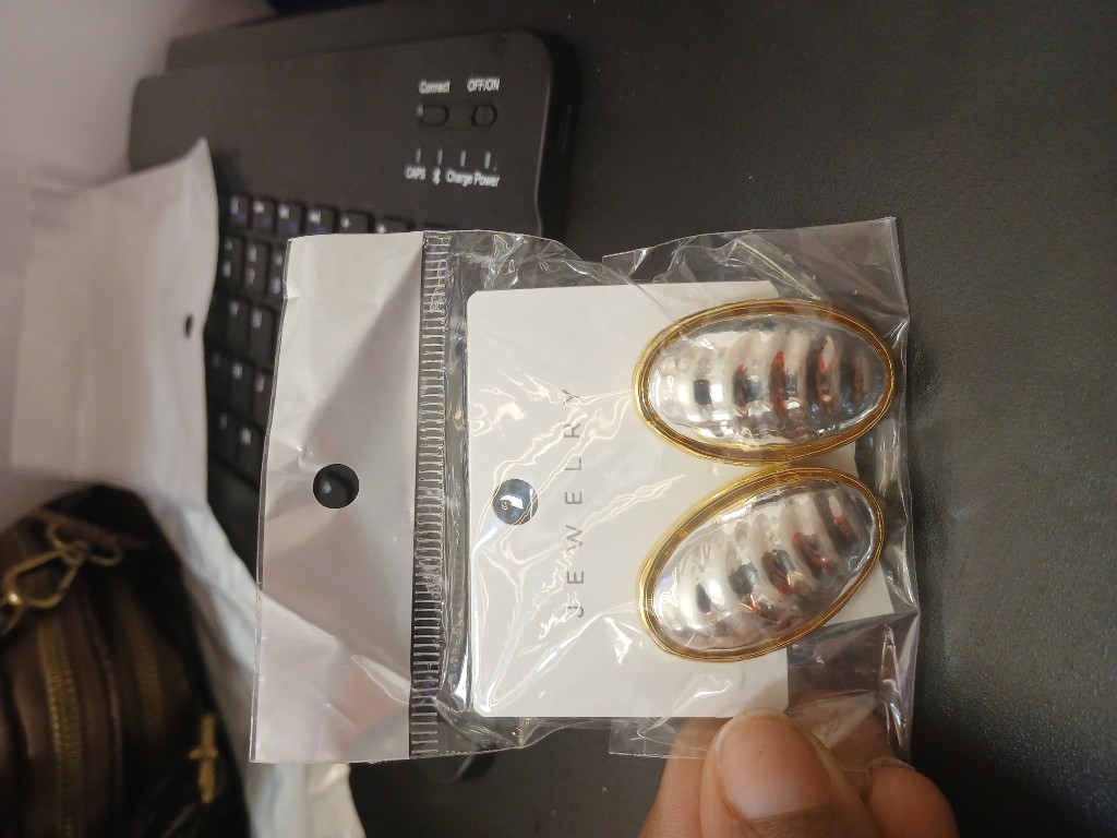 Aretes dorados ovalados