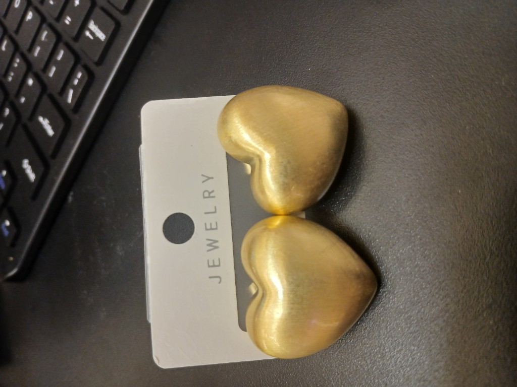 Aretes corazon dorados
