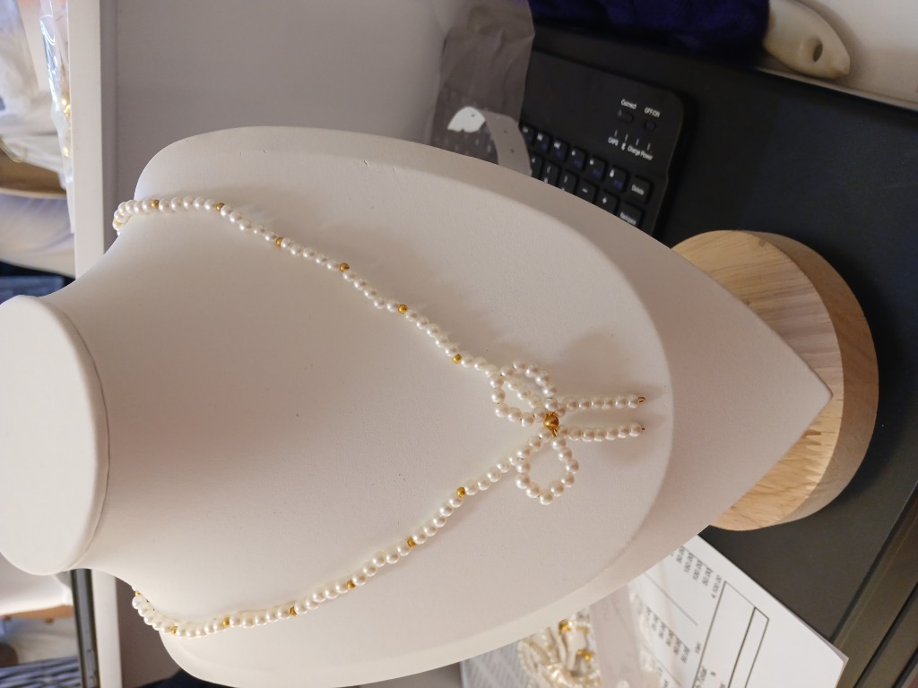 Collar perlas blanco con lazo