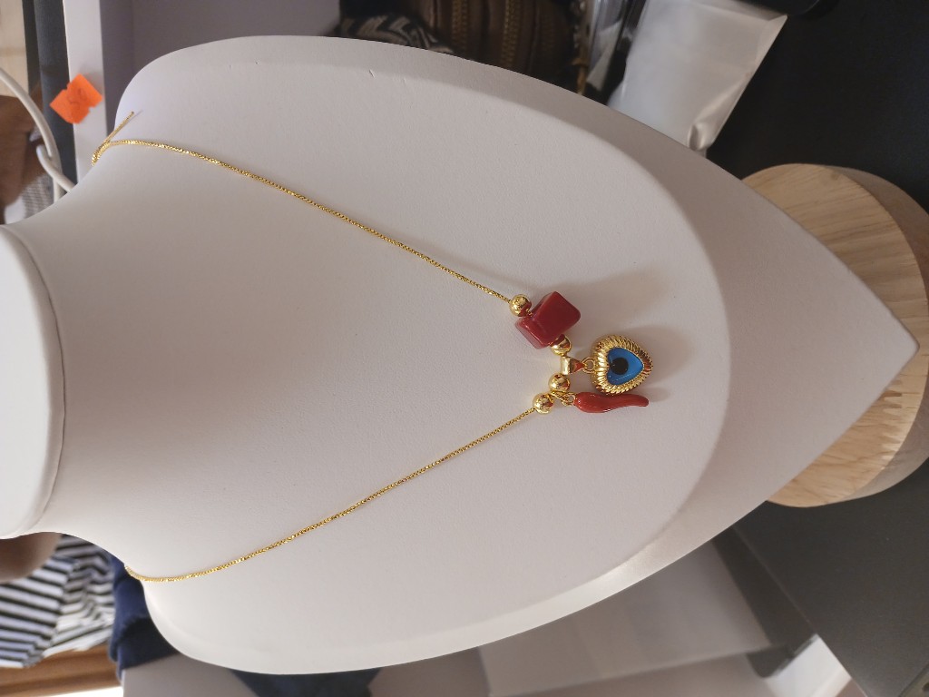 Collar dorado ojo azul