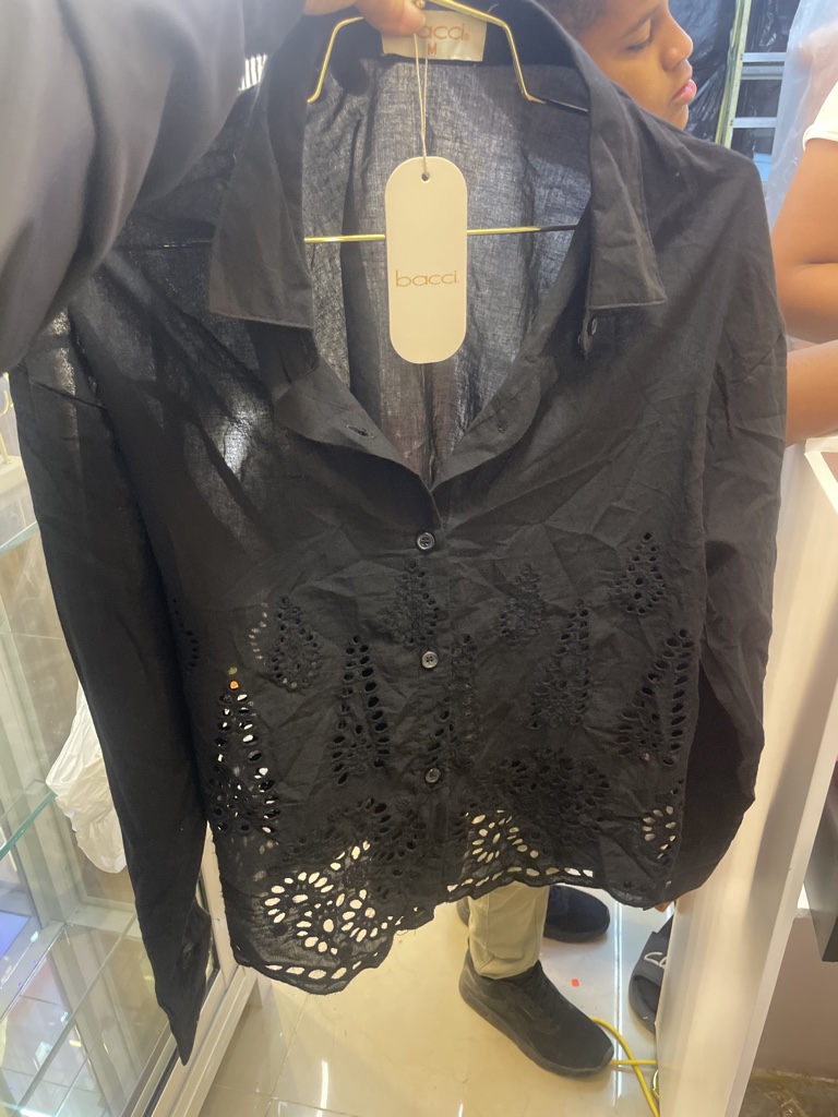 Camisa negra encajes nací