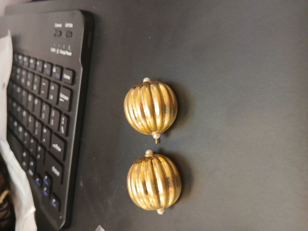 Aretes dorados redondos