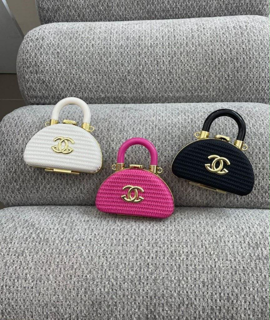 Chanel carterita semicircular varios colores