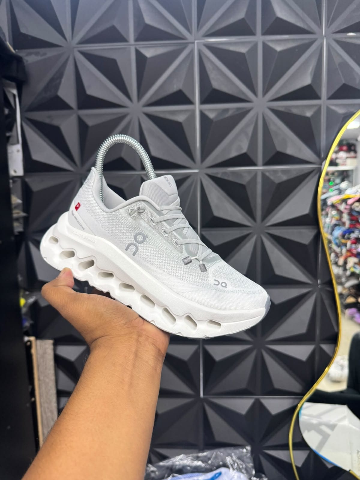 Tenis deportivos On Cloudmonster blancos