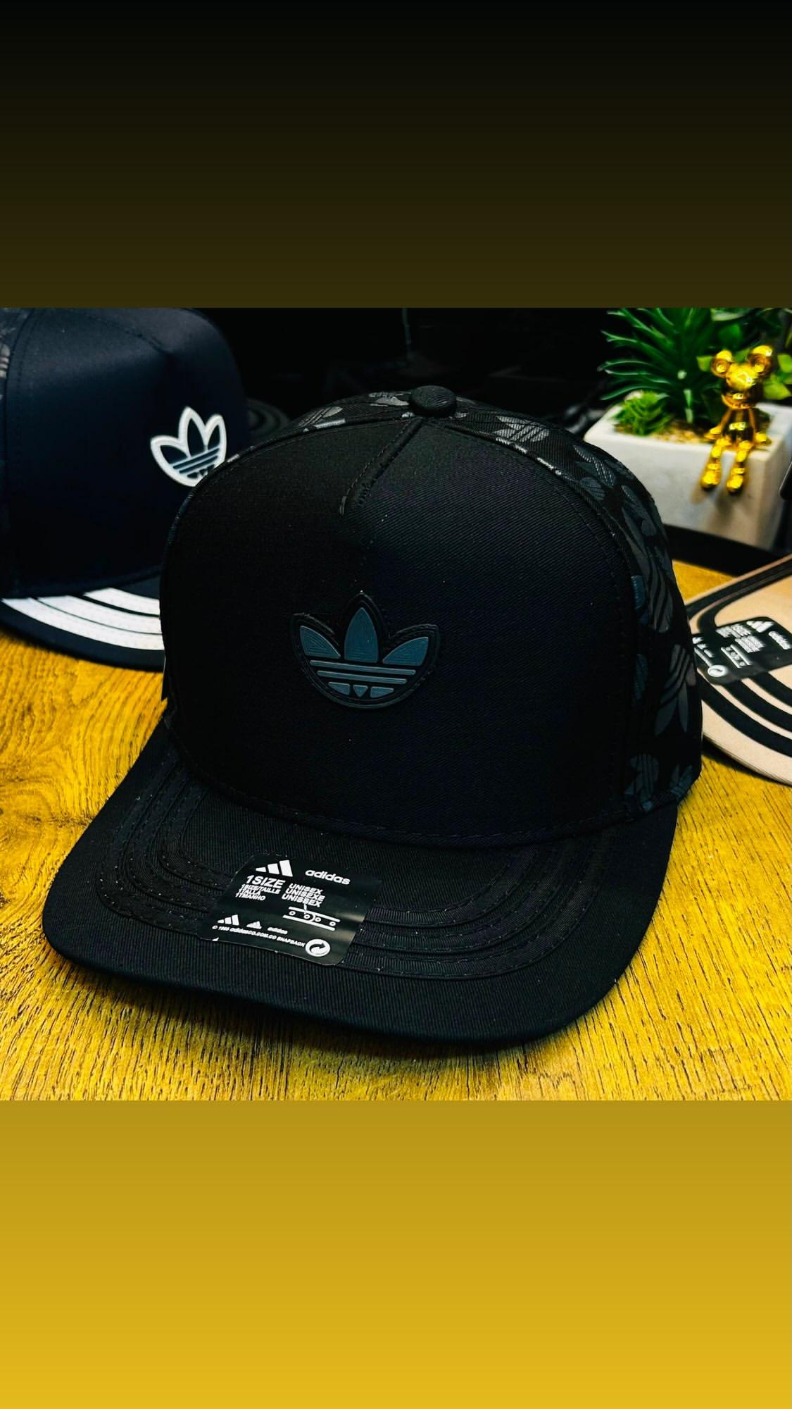 Gorra Adidas negra