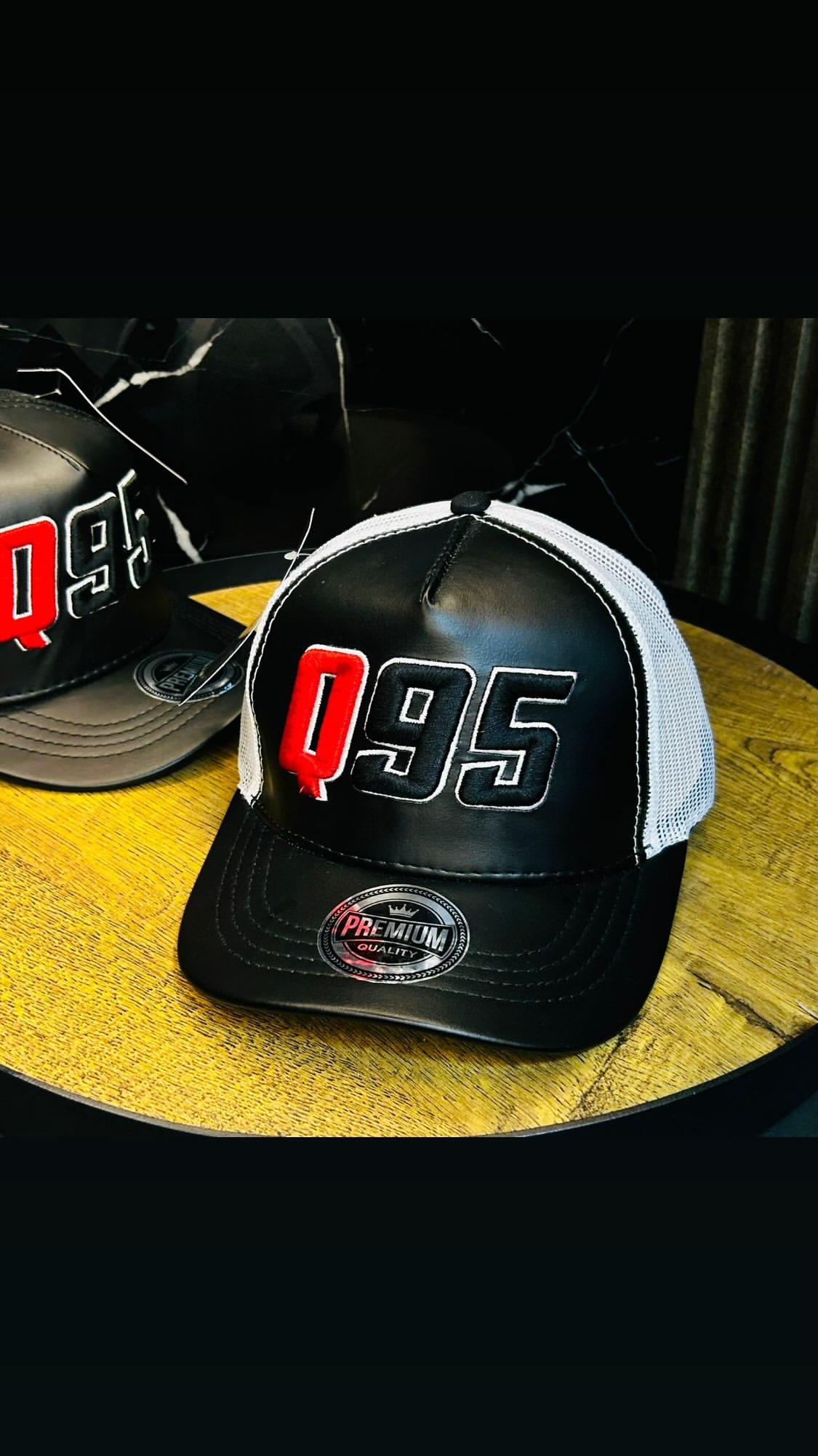 Gorra Q95 negra y blanca