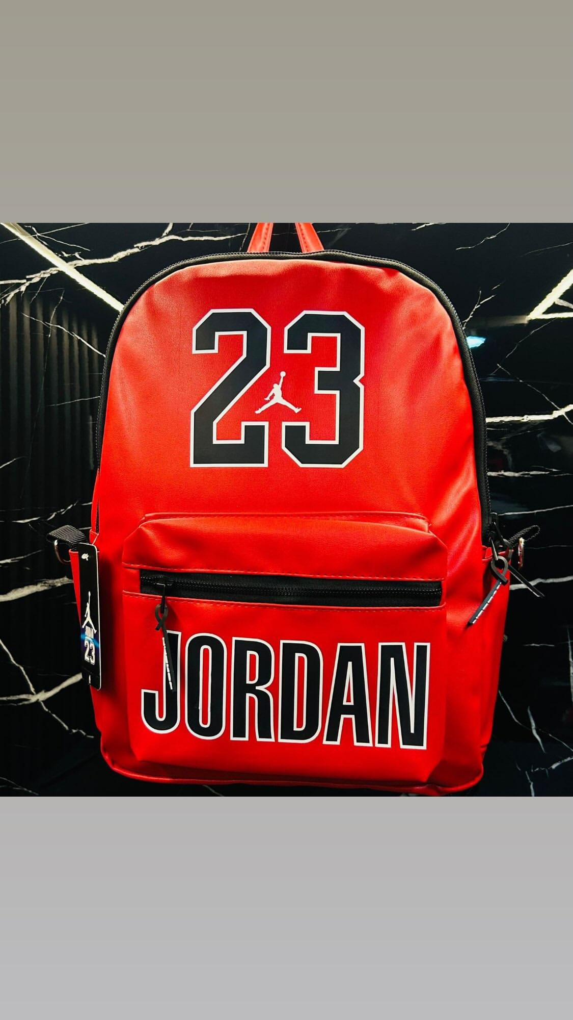 Mochila Jordan roja con numero 23