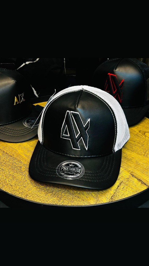 Gorra negra premium con logo 4X