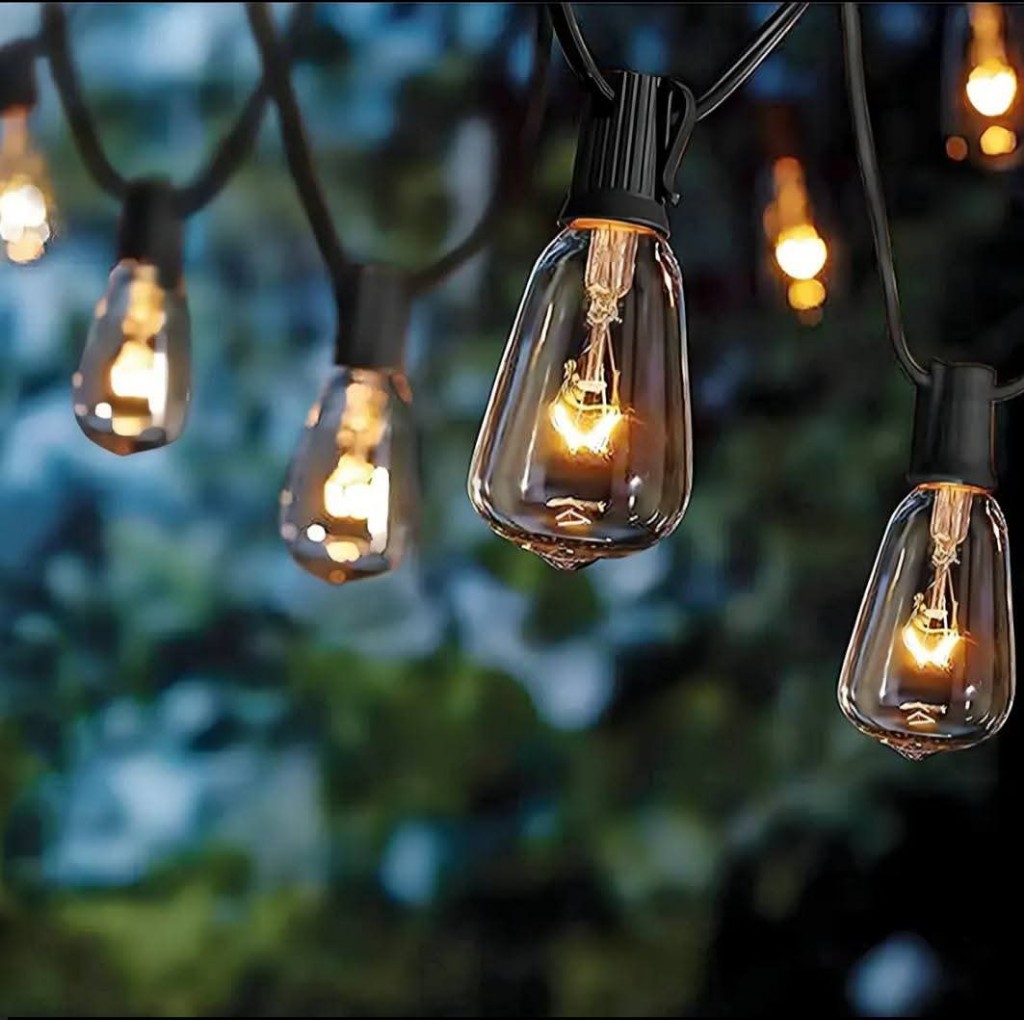 Serie de focos decorativos ✨ Luces tipo Edison para decoración ✨
💡 Luz cálida amarilla (2800K)

💡 Longitud total: 15 metros

💡 Incluye 25 bombillas + 2 de repuesto

💡 Separación entre focos: 60 cm

🌿 Ideal para interior y exterior: jardines, patios, balcones, fiestas, bodas y más.

🔌 Se pueden conectar hasta 3 series

💧 Resistente al agua (IP44)

🔧 Bombillas reemplazables

💡 Si una se apaga las demás siguen  funcionando