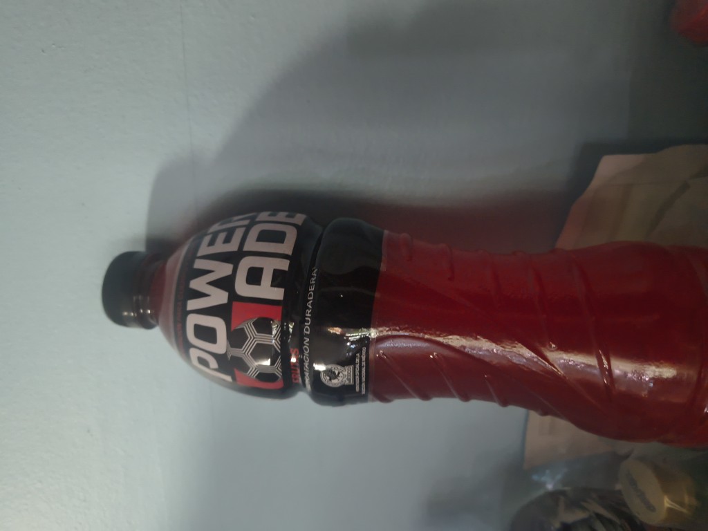 Powerade rojo bebida deportiva