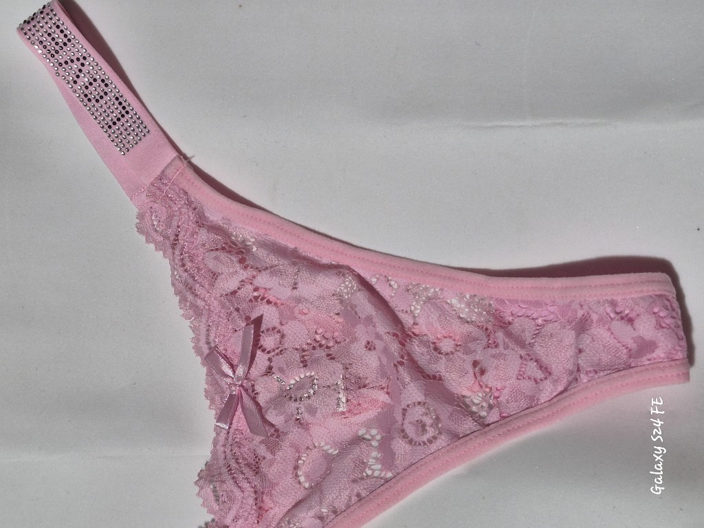 Tanga rosa con strass