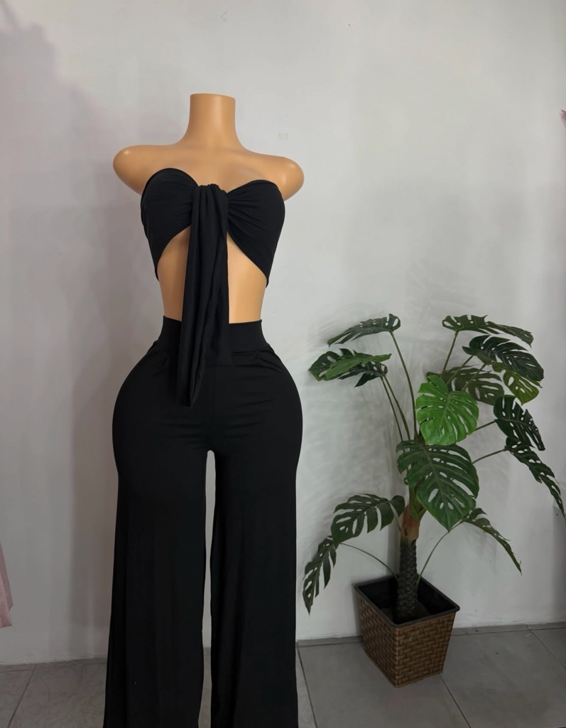 Top y palazo negro