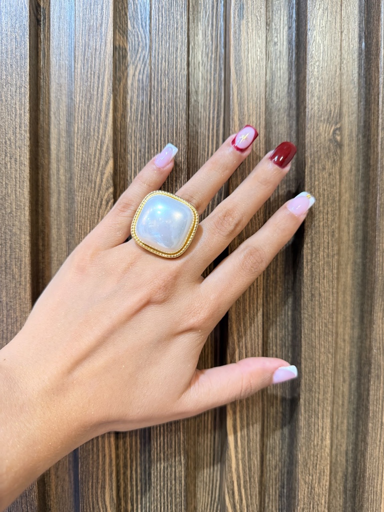 Anillo cuadro perla blanca