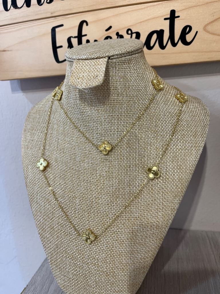 Collar trébol largo