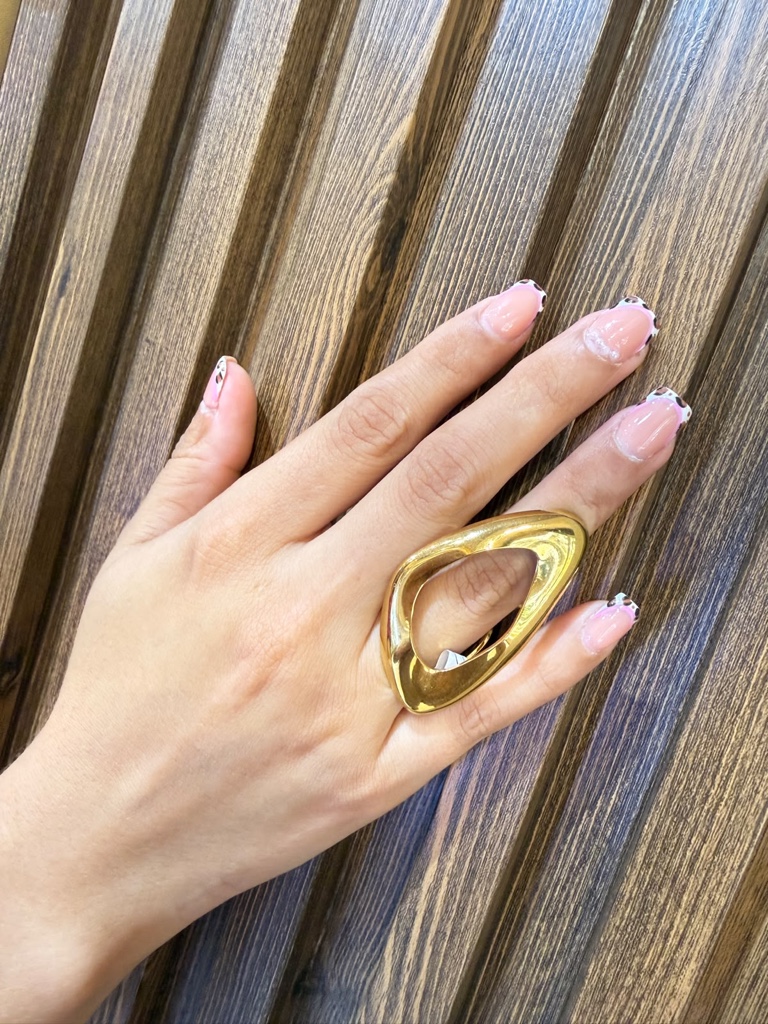 Anillo triángulo grande