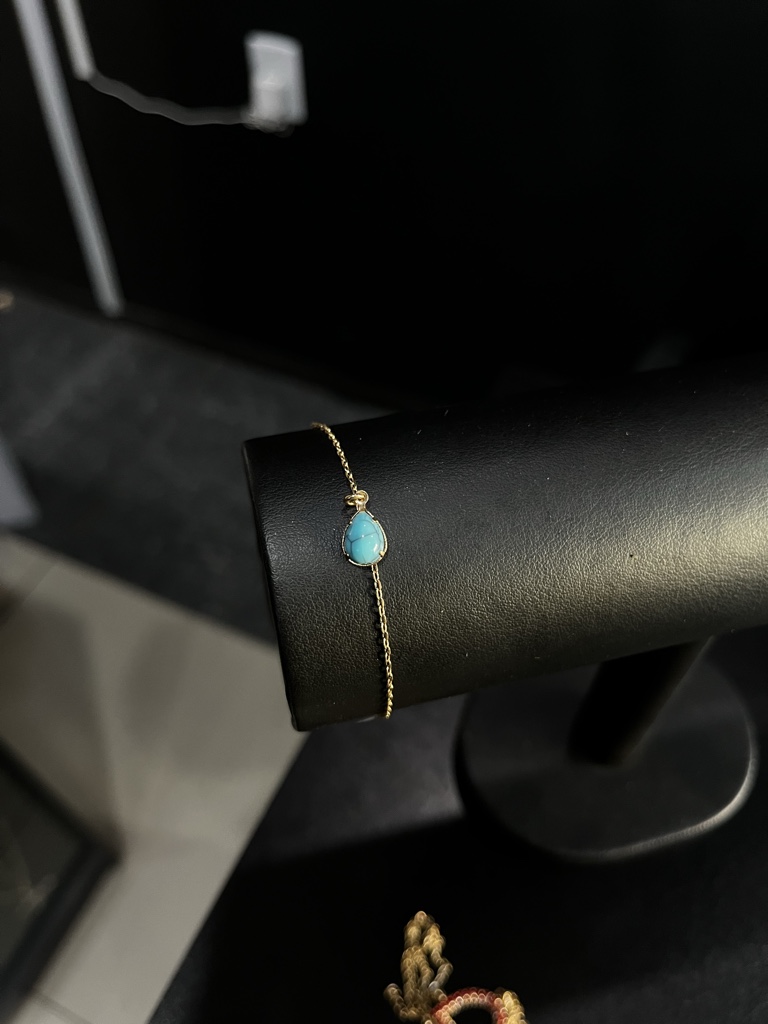 Pulseira feminina pedra azul  (Banhado a ouro 18k)