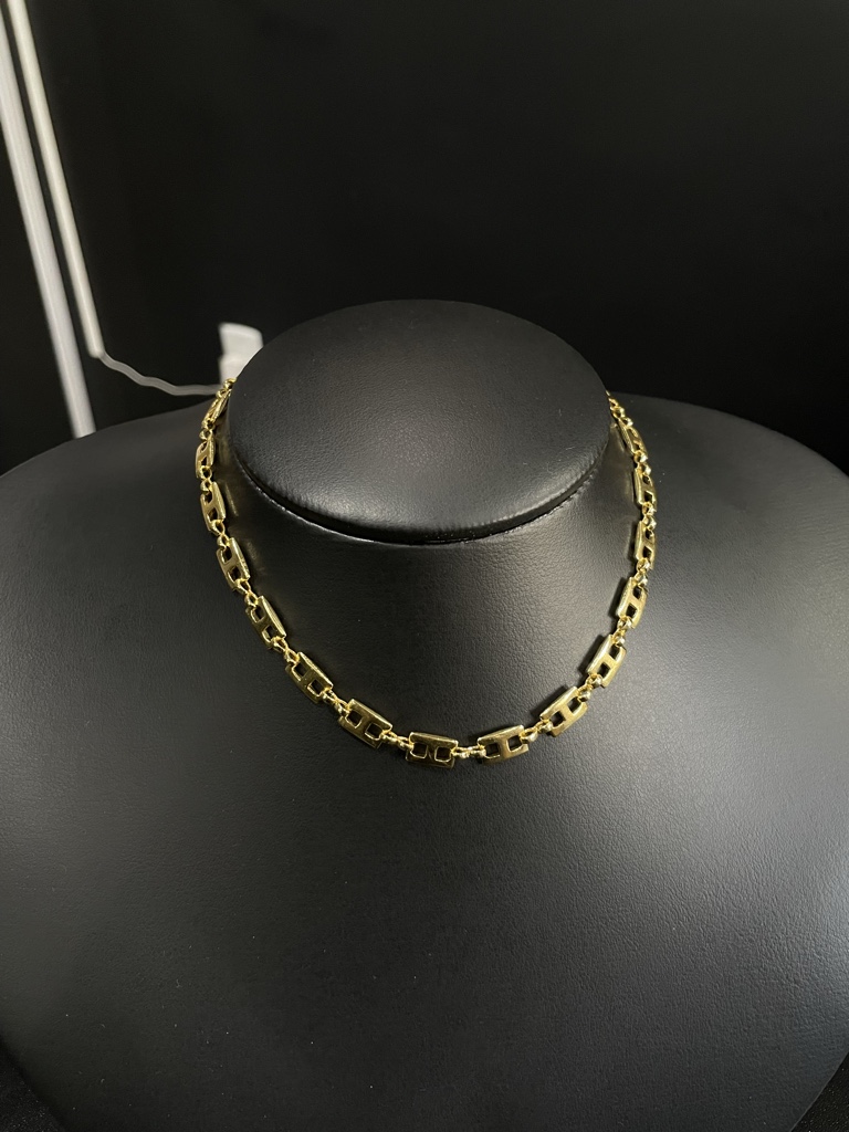 Corrente Feminina quadrado vazado (Banhado a ouro 18k)