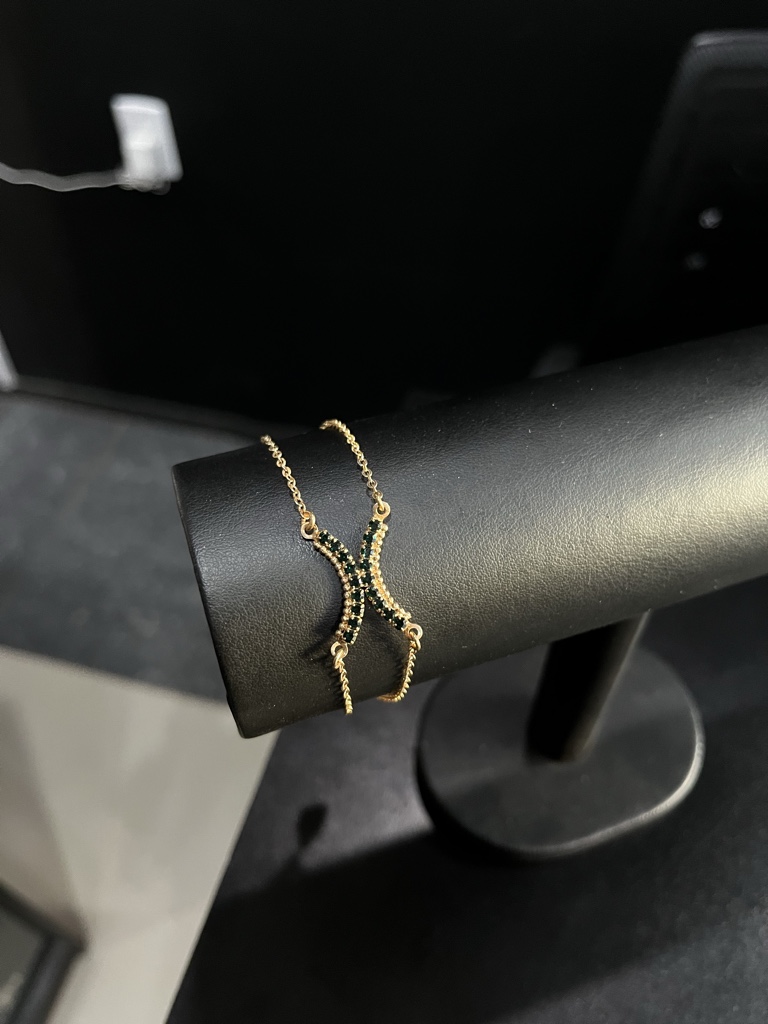 Pulseira feminina X cravejado verde  (Banhado a ouro 18k)