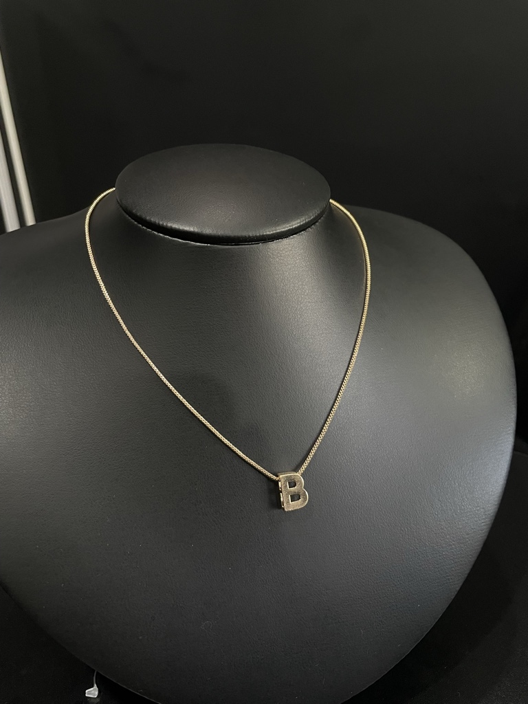 Colar feminino letra B (Banhado a ouro)