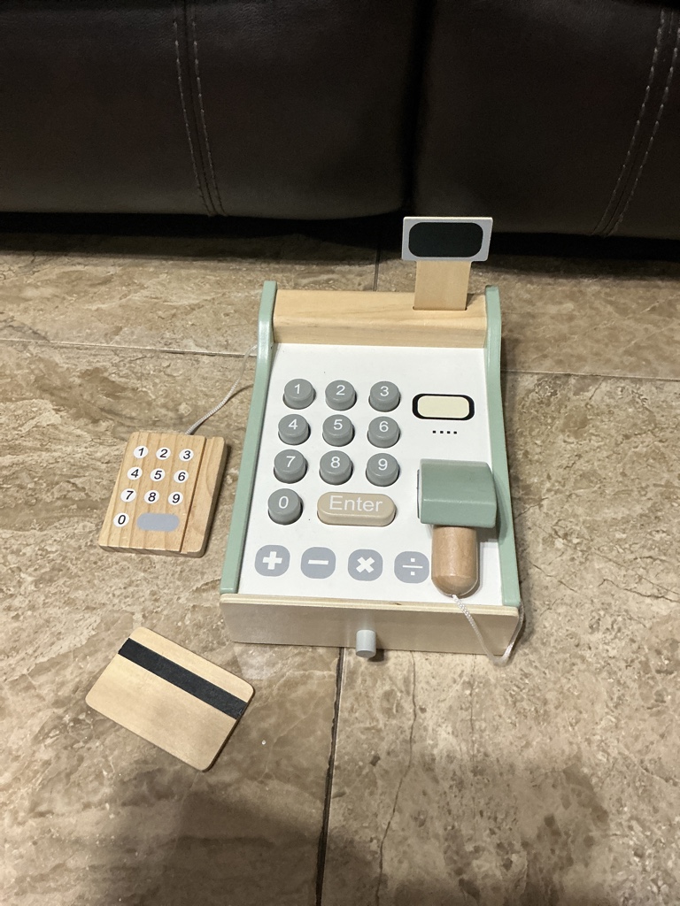 Caja registradora de madera Montessori