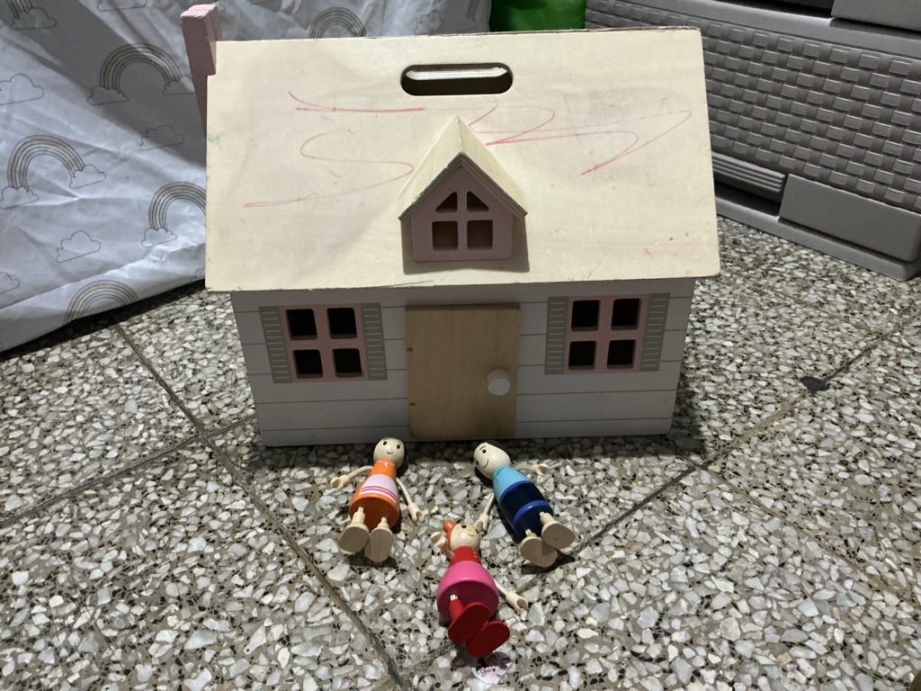 Casa de muñecas de madera