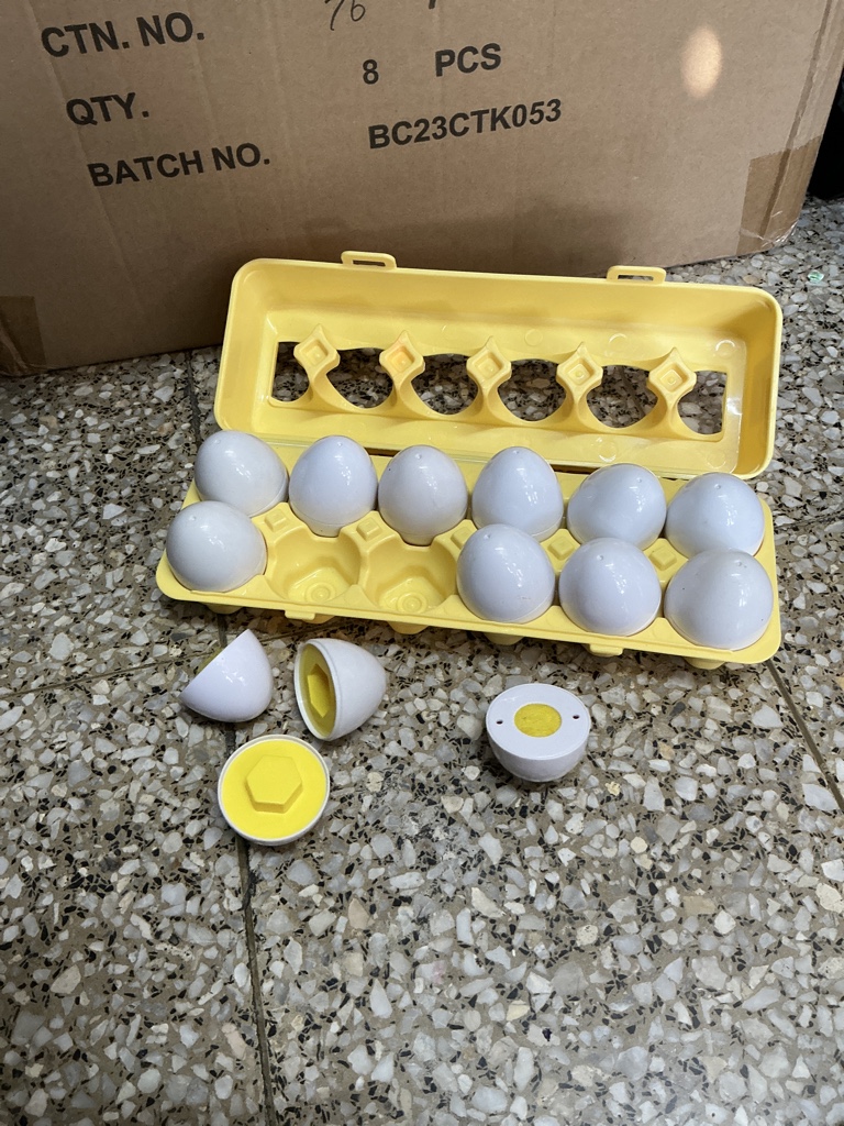 Juego Montessori de huevos amarillos