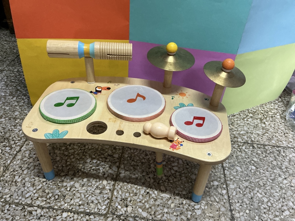 Mesa musical de madera 4