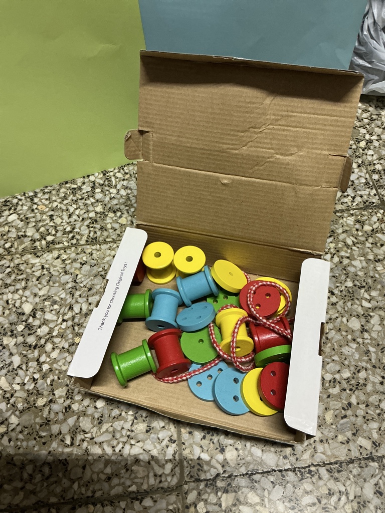 Lacing Toys de madera multicolor