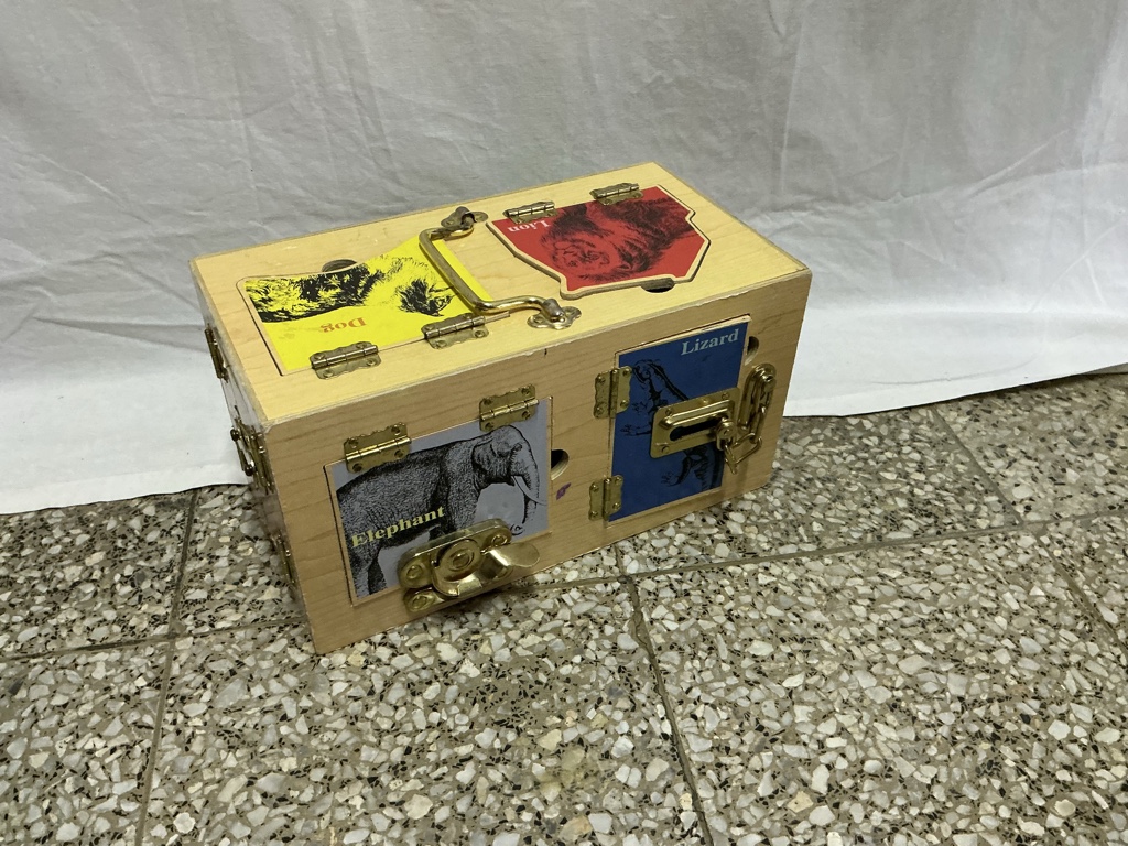 Caja sensorial madera animales