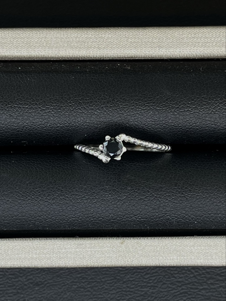 Anillo piedra negra