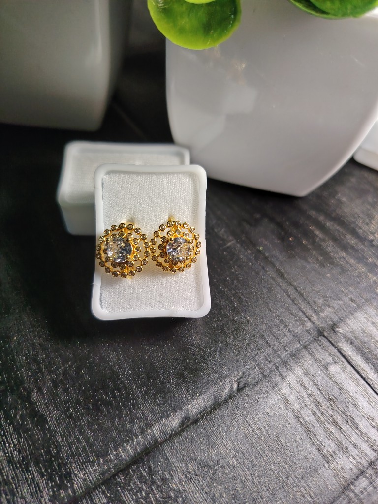 Aretes dorados con cristal