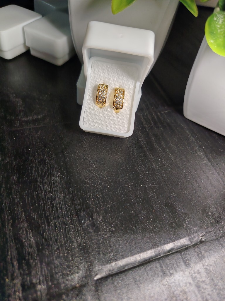Aretes dorados rectangulares