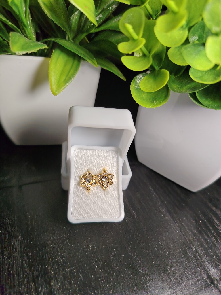 Aretes flor dorados