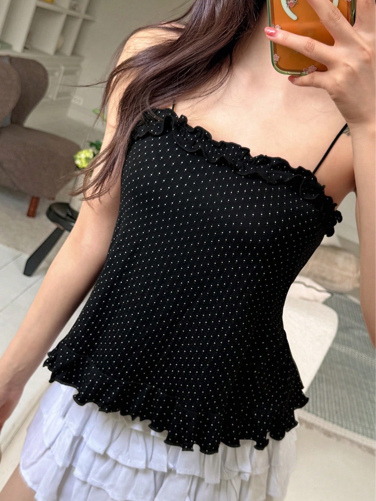Blusa de tirantes finos y lunares