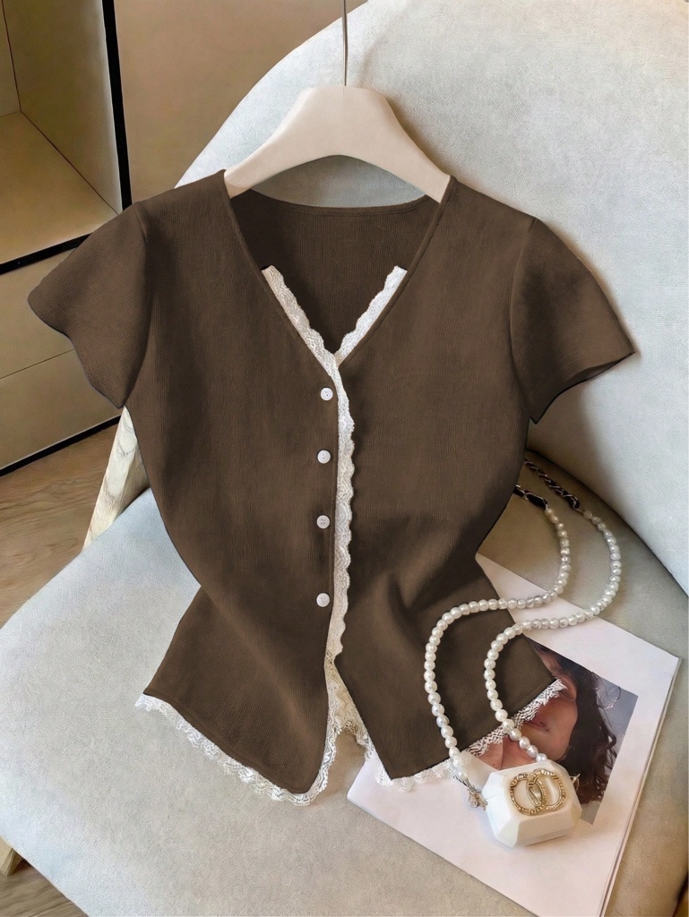 Franela con detalles blonda