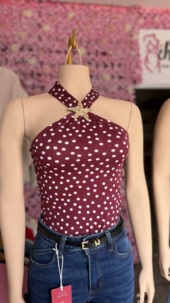 Top con detalles dorados
