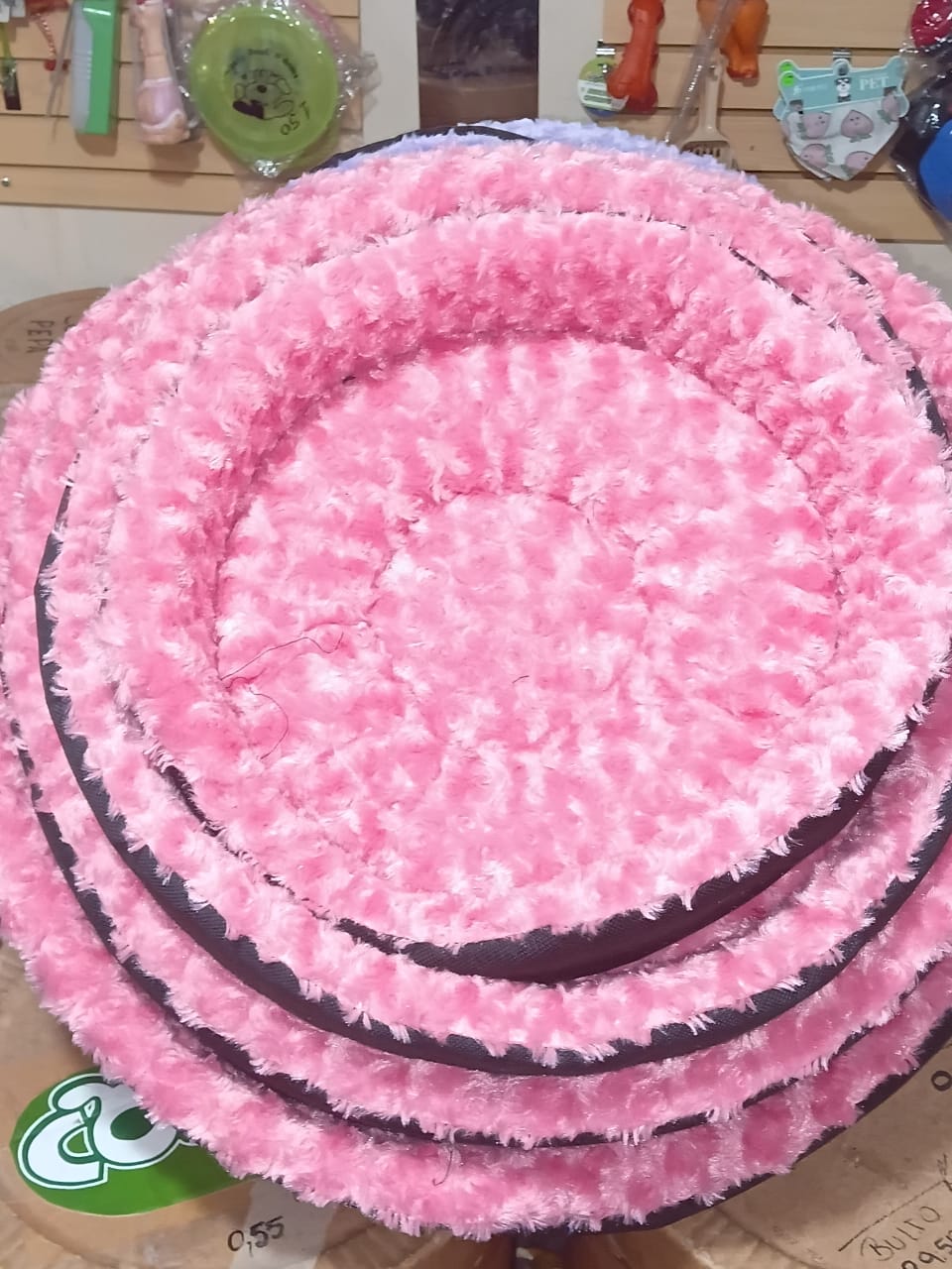Cama redonda peluda rosa para mascota