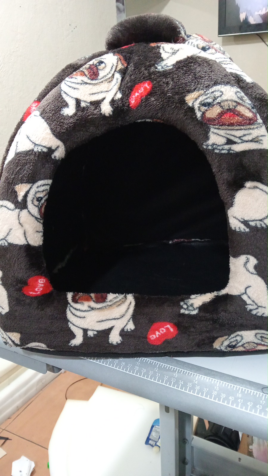 Cama para mascota tipo cueva estampado bulldog mediana