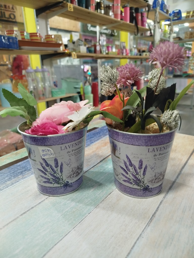 1130 MACETA LATA C FLORES ARTIF