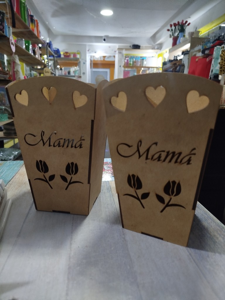 964 florero MDF mamá