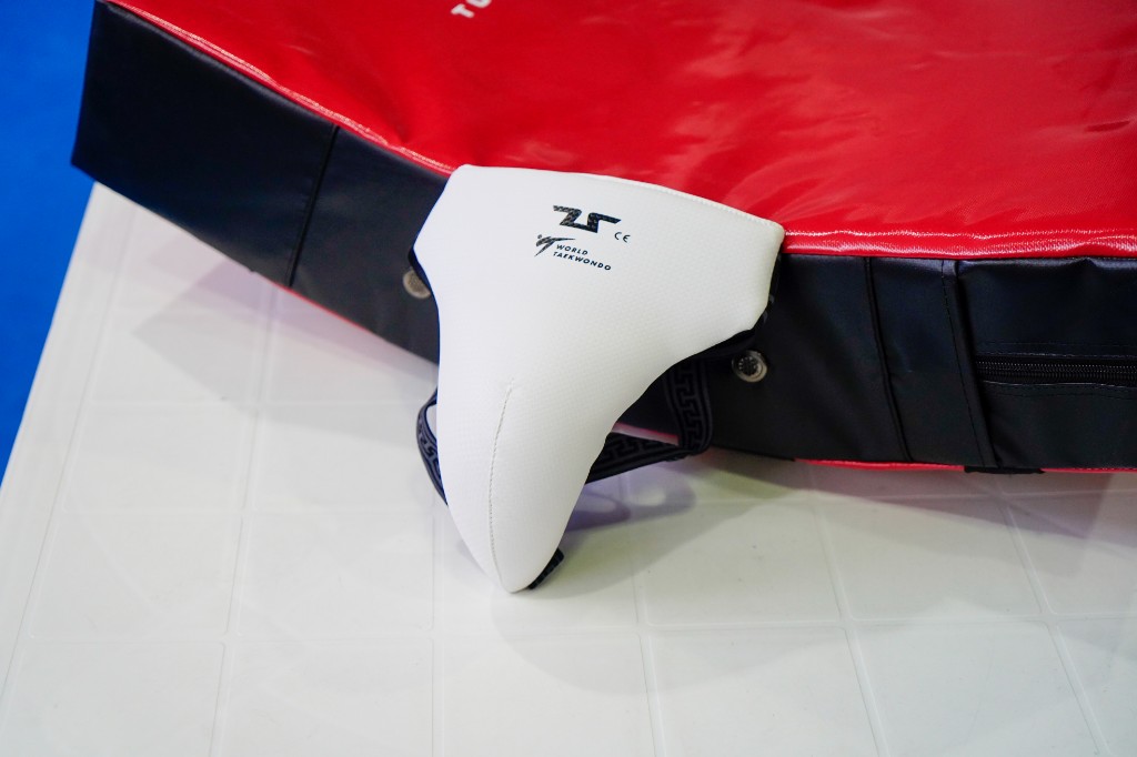 Protector inguinal WT Taekwondo blanco