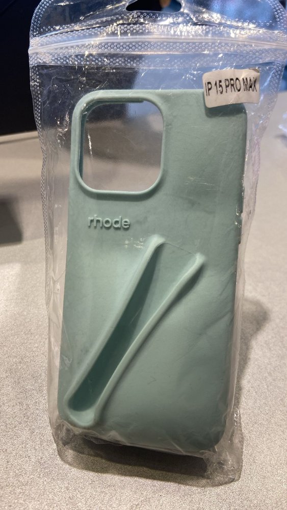 FUNDA RODHE CON LABIAL IPHONE 15PROMAX