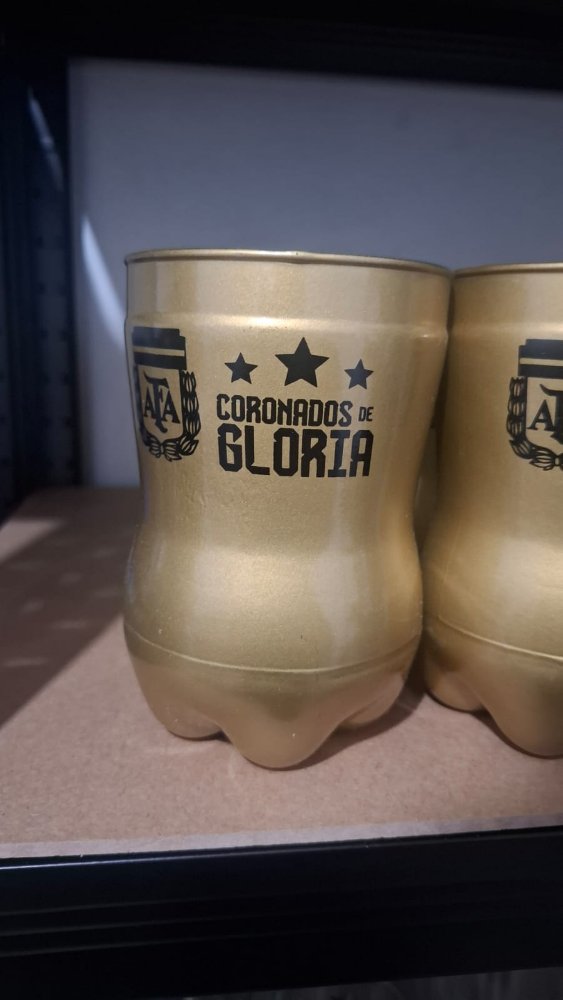 Vaso dorado coronados
