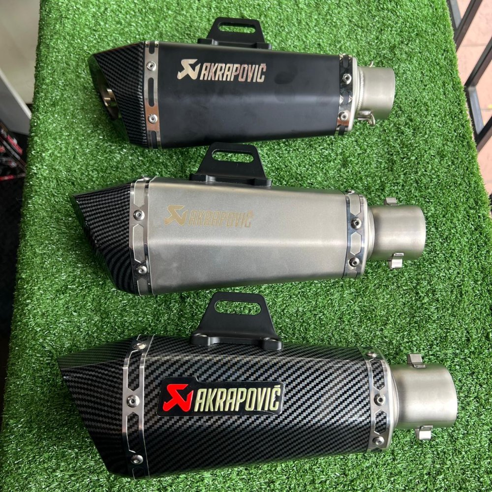 Escape Akrapovic Corto