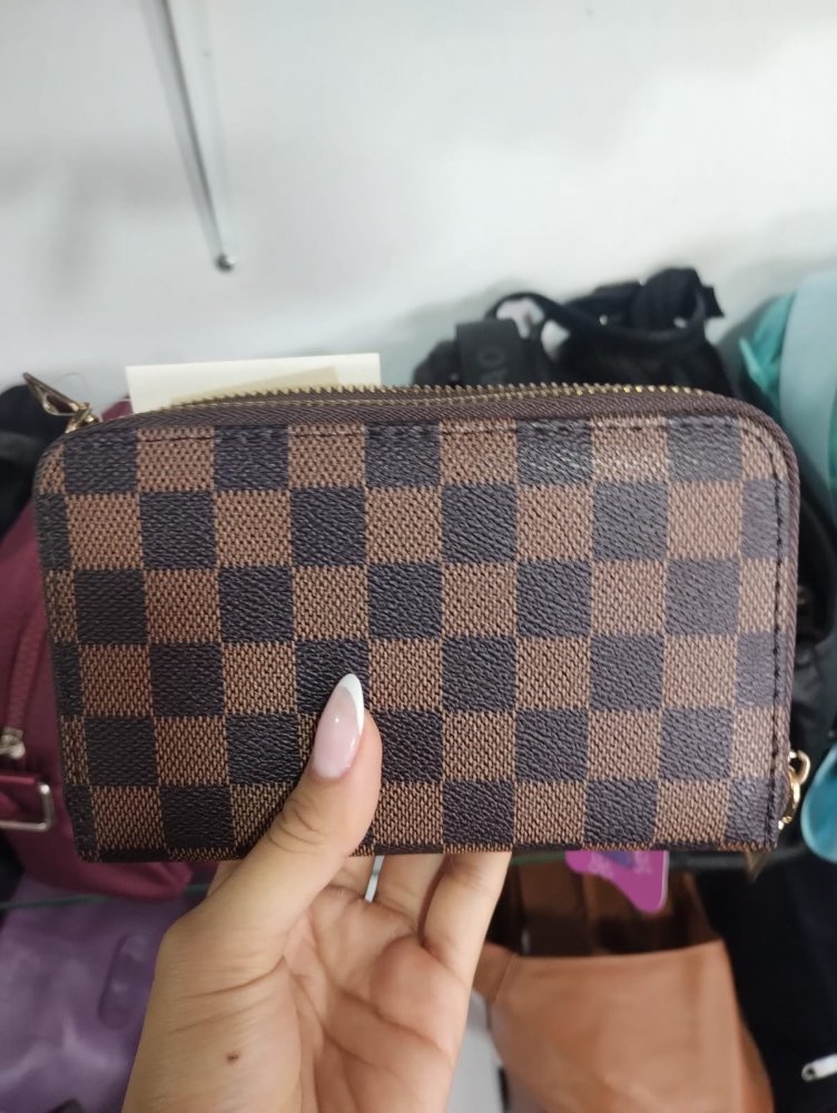 billetera mediana LV