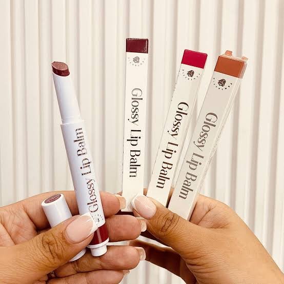 GLOSSY LIP BALM